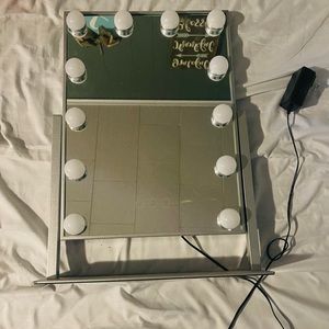 iHome Hollywood Pro Vanity mirror